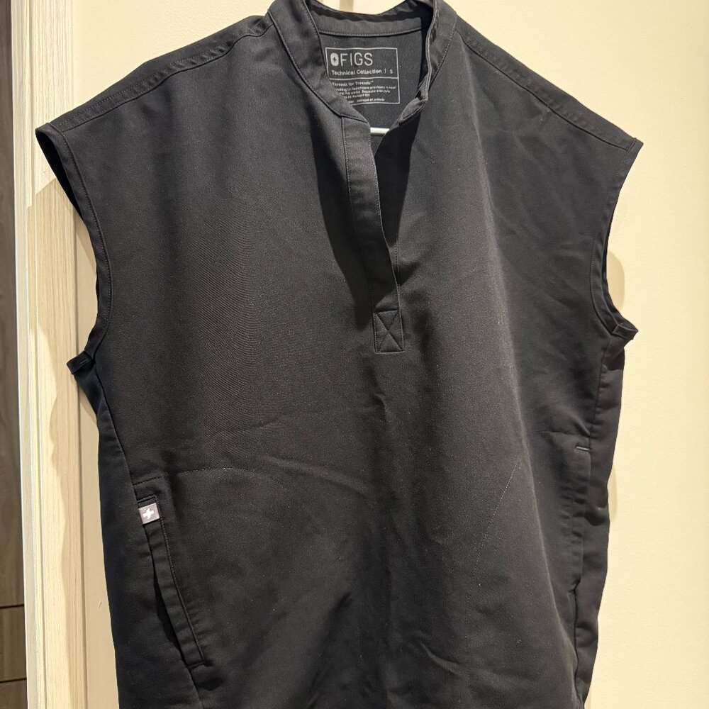 FIGS Rafaela Oversized Scrub Top: Size Small, Black